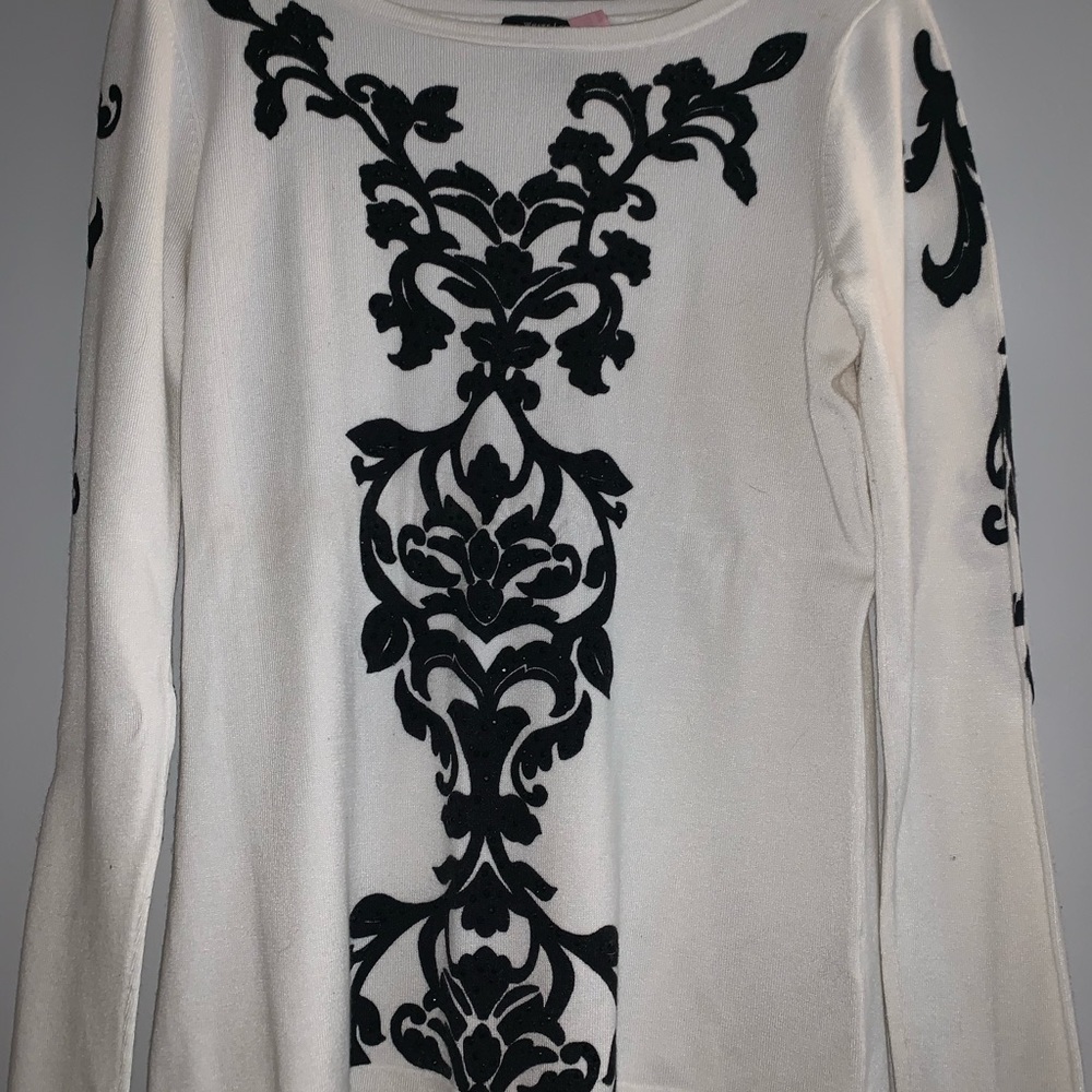 WHITE HOUSE BLACK MARKET SWEATER.😍